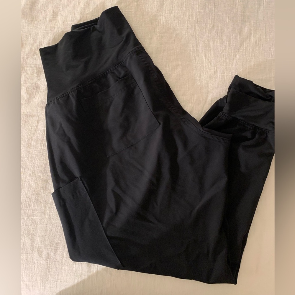 Maternity scrubs(black)
Size Large petite